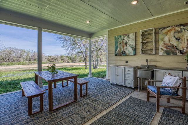 6510 Ganske Road, Burton, TX 77835