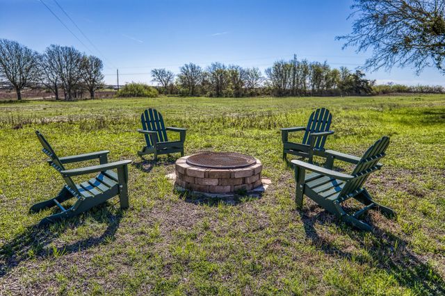 6510 Ganske Road, Burton, TX 77835