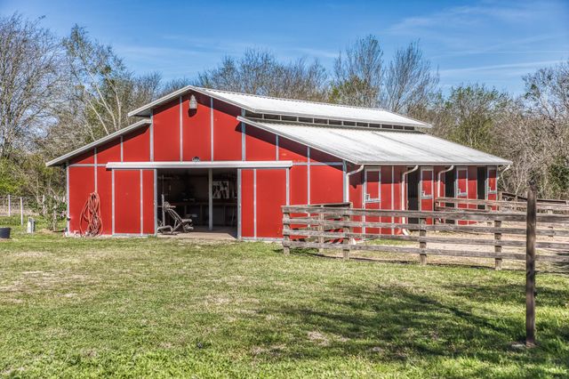 6510 Ganske Road, Burton, TX 77835