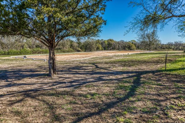 6510 Ganske Road, Burton, TX 77835