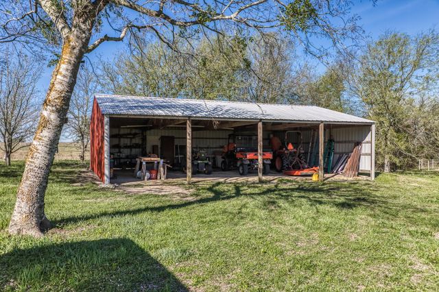 6510 Ganske Road, Burton, TX 77835