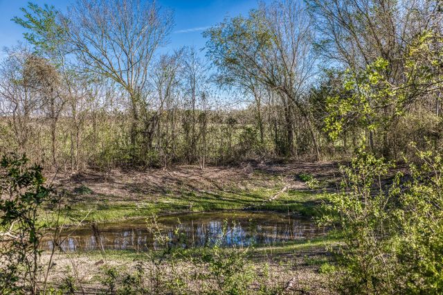 6510 Ganske Road, Burton, TX 77835