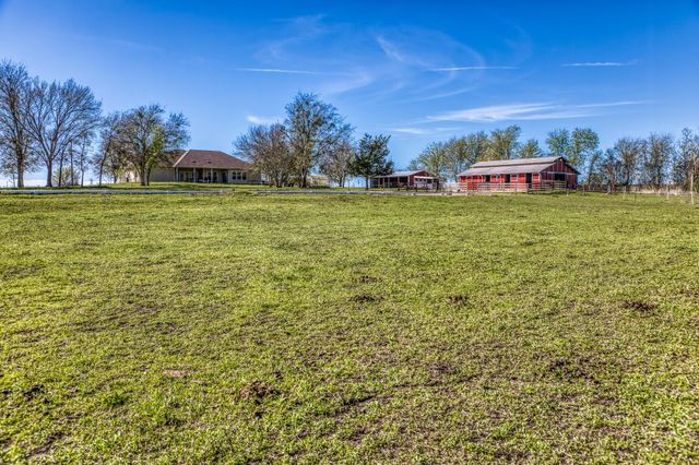 6510 Ganske Road, Burton, TX 77835