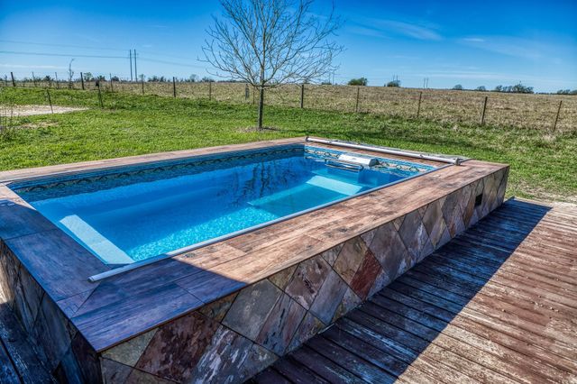 6510 Ganske Road, Burton, TX 77835