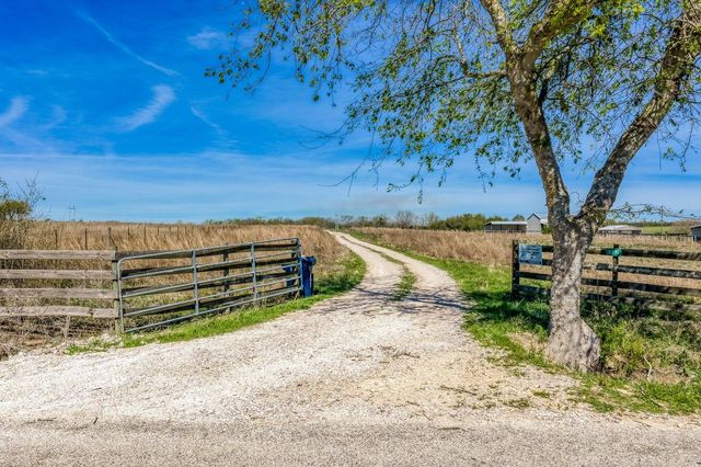 6510 Ganske Road, Burton, TX 77835