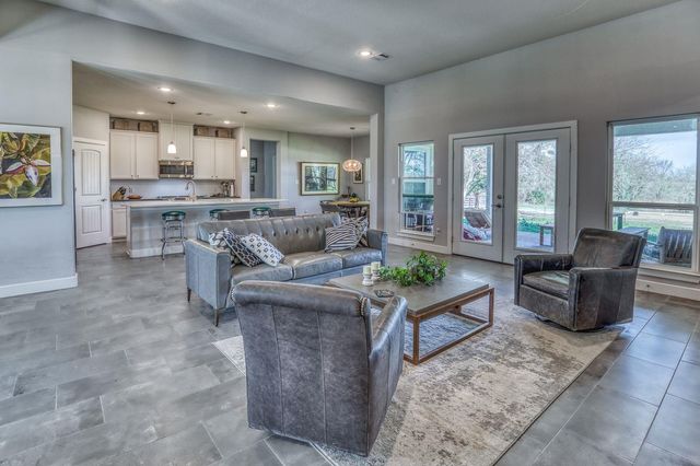 6510 Ganske Road, Burton, TX 77835