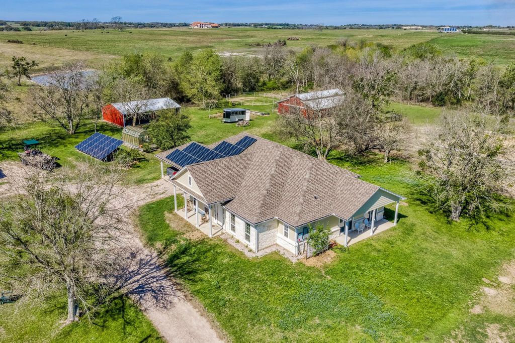 6510 Ganske Road, Burton, TX 77835