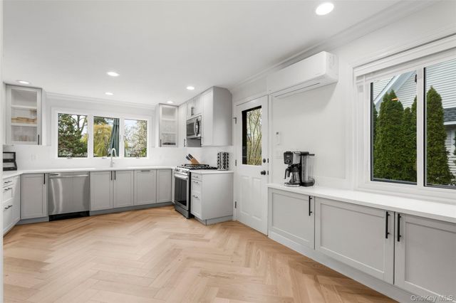 200 Larchmont Avenue, Larchmont, NY 10538