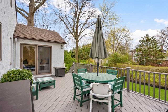200 Larchmont Avenue, Larchmont, NY 10538