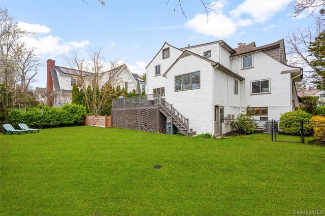 200 Larchmont Avenue, Larchmont, NY 10538