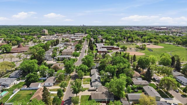 3002 8th Street N, Fargo, ND 58102