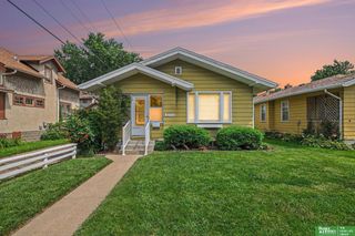 3212 Oak Street, Omaha, NE 68105