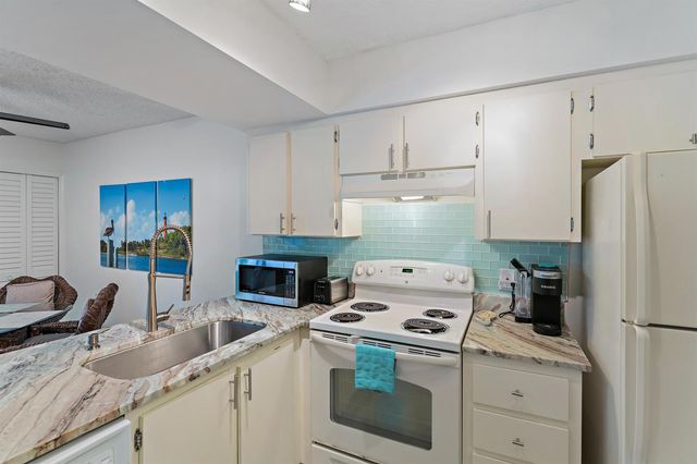 1605 S Us Hwy 1 E104, Jupiter, FL 33477