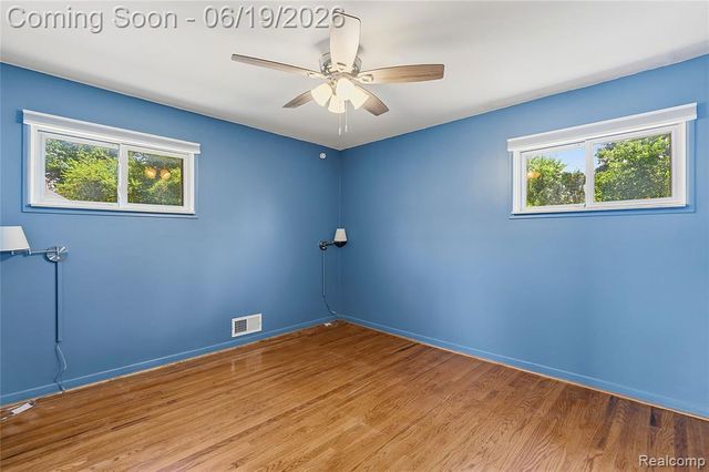 7228 Sterling Street, Center Line, MI 48015