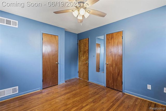 7228 Sterling Street, Center Line, MI 48015