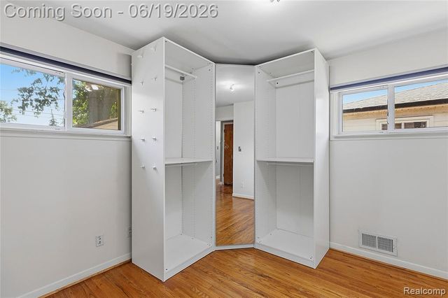 7228 Sterling Street, Center Line, MI 48015
