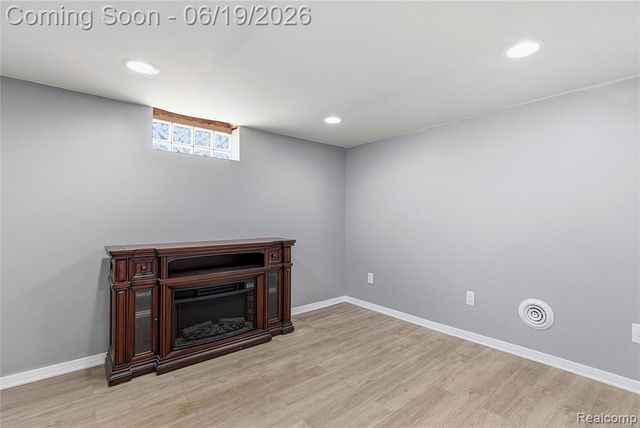 7228 Sterling Street, Center Line, MI 48015
