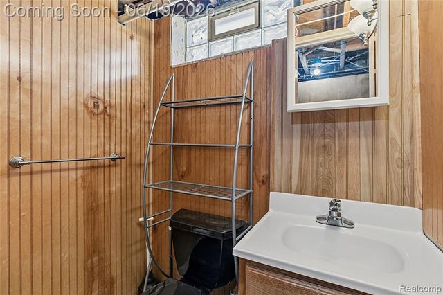 7228 Sterling Street, Center Line, MI 48015