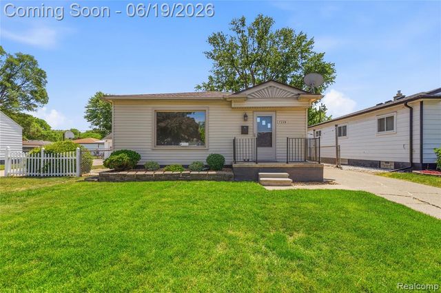 7228 Sterling Street, Center Line, MI 48015