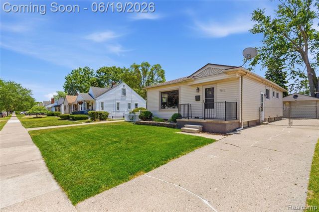 7228 Sterling Street, Center Line, MI 48015