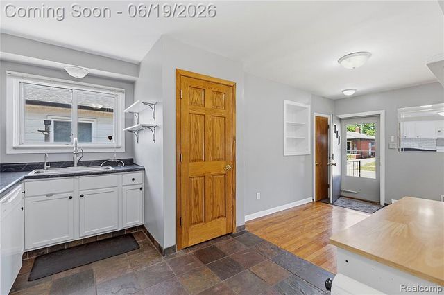 7228 Sterling Street, Center Line, MI 48015