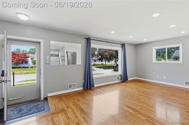 7228 Sterling Street, Center Line, MI 48015