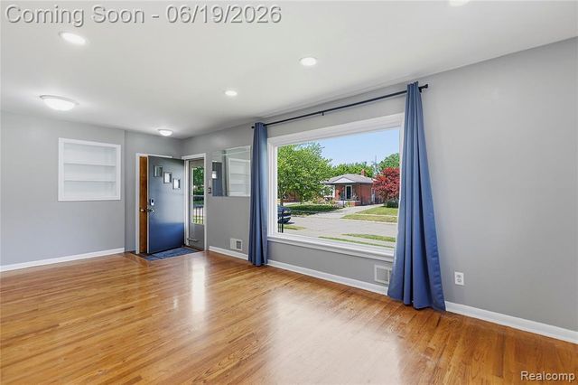 7228 Sterling Street, Center Line, MI 48015