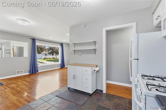 7228 Sterling Street, Center Line, MI 48015