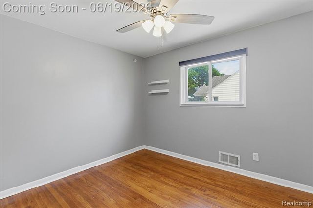 7228 Sterling Street, Center Line, MI 48015
