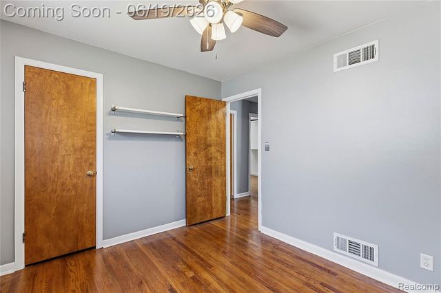 7228 Sterling Street, Center Line, MI 48015