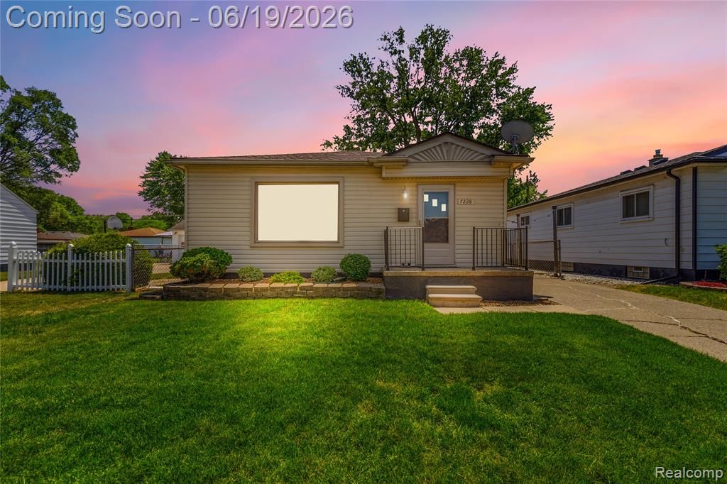7228 Sterling Street, Center Line, MI 48015