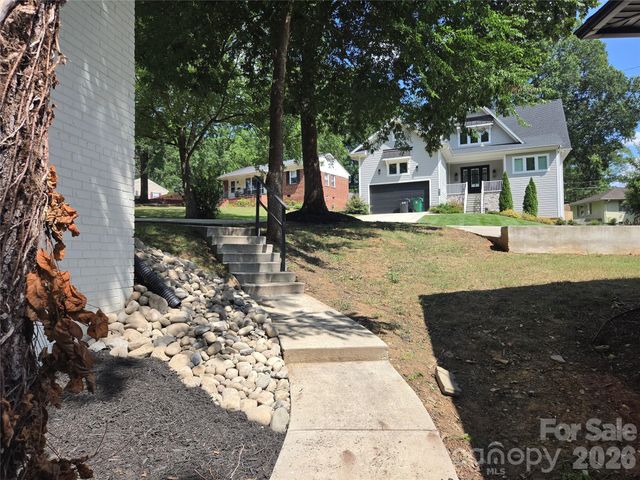 4910 Valley Stream Road, Charlotte, NC 28209