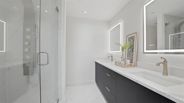 430 KUMQUAT COURT 202, Sarasota, FL 34236