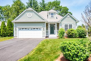 32 Saint Andrews Way, Londonderry, NH 03053