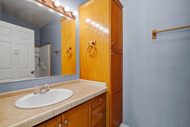 31 Arrow Ln, Newport, WA 99156