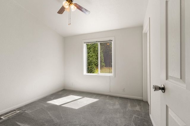 31 Arrow Ln, Newport, WA 99156