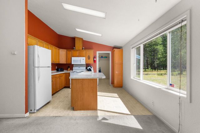 31 Arrow Ln, Newport, WA 99156
