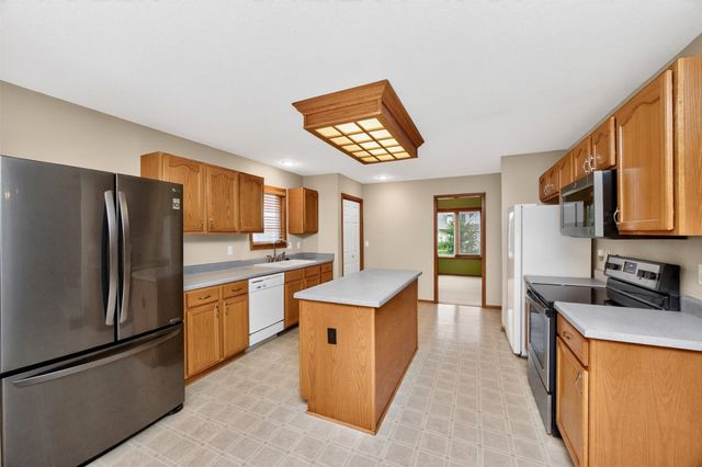 6827 NW 56th Street, Johnston, IA 50131