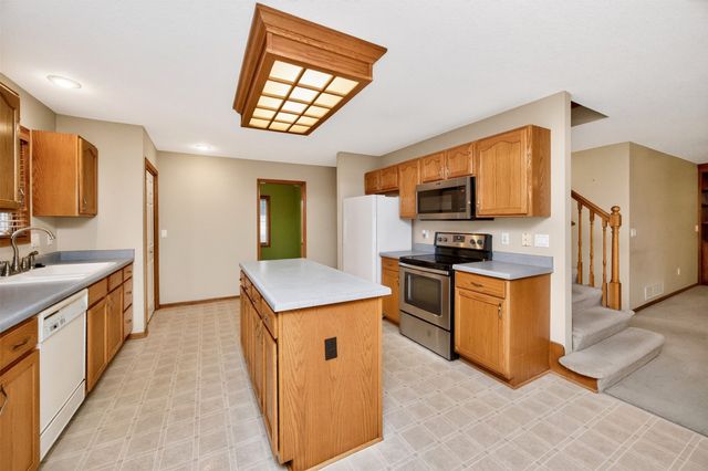 6827 NW 56th Street, Johnston, IA 50131