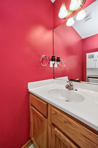 6827 NW 56th Street, Johnston, IA 50131