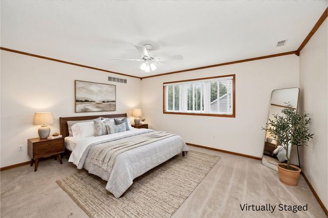 6827 NW 56th Street, Johnston, IA 50131