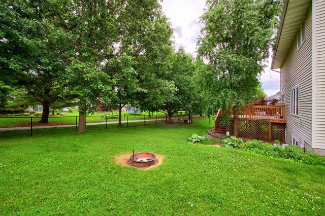 6827 NW 56th Street, Johnston, IA 50131