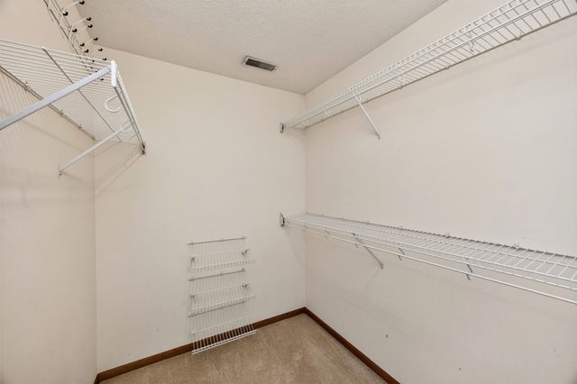 6827 NW 56th Street, Johnston, IA 50131