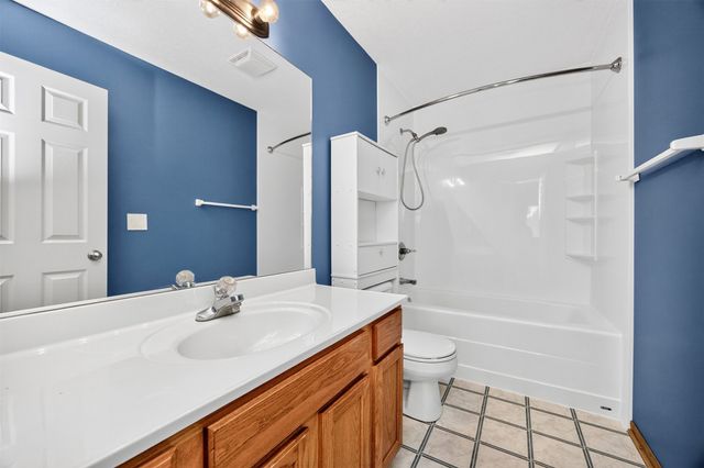 6827 NW 56th Street, Johnston, IA 50131