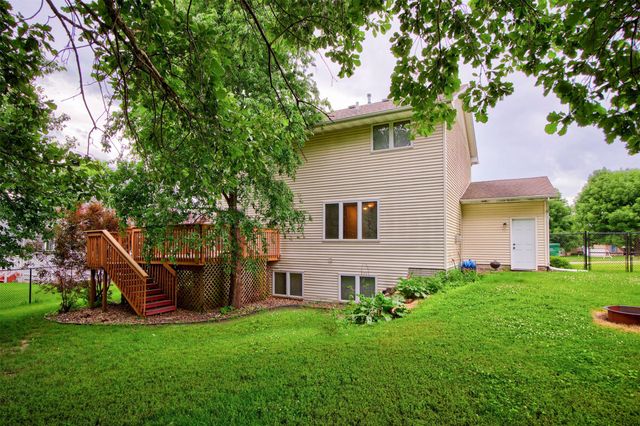 6827 NW 56th Street, Johnston, IA 50131