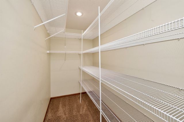 6827 NW 56th Street, Johnston, IA 50131