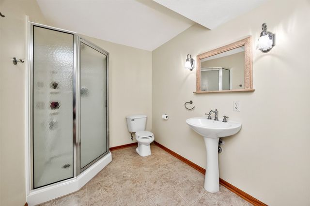 6827 NW 56th Street, Johnston, IA 50131