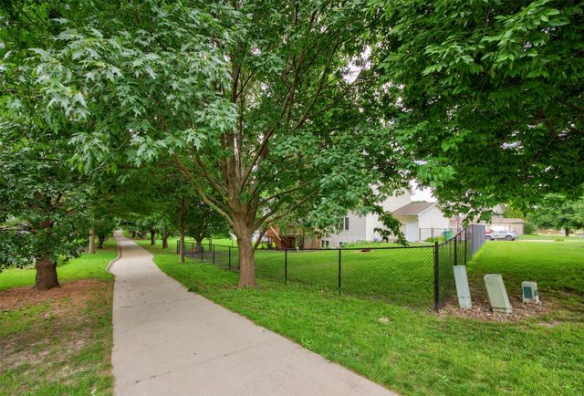 6827 NW 56th Street, Johnston, IA 50131