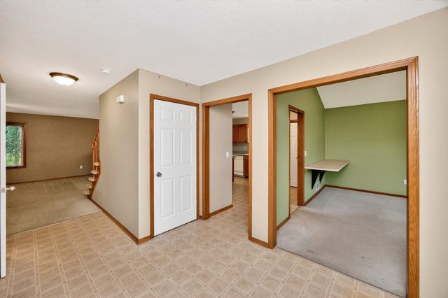 6827 NW 56th Street, Johnston, IA 50131