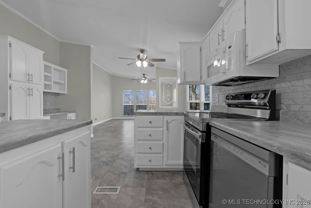 21914 W 42nd Street, Sand Springs, OK 74063